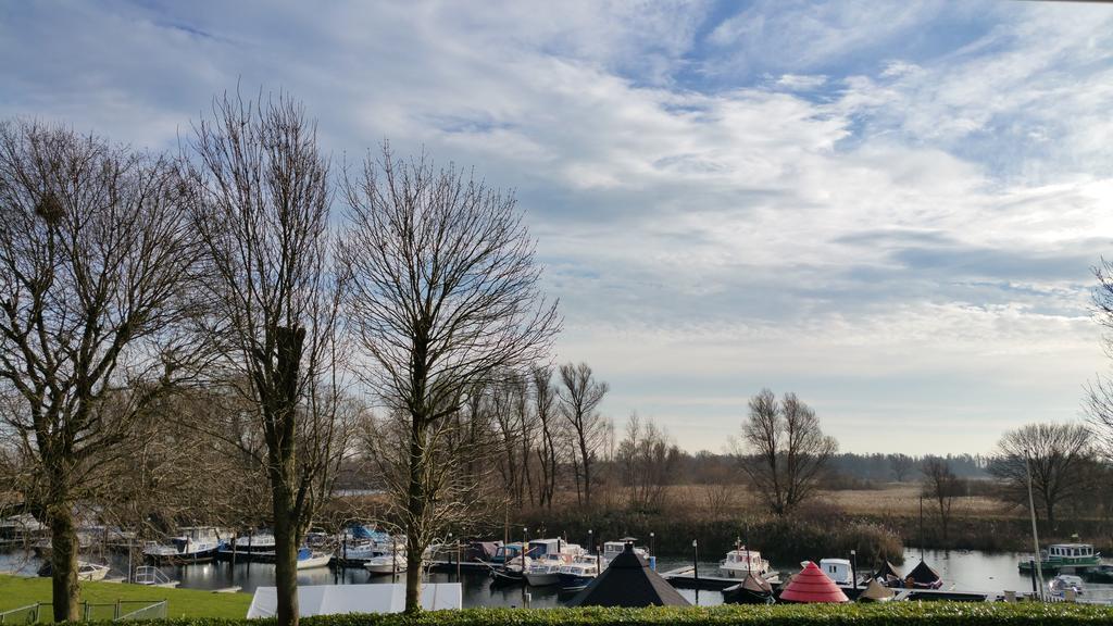 ホテル De Brabantse Biesbosch Werkendam エクステリア 写真