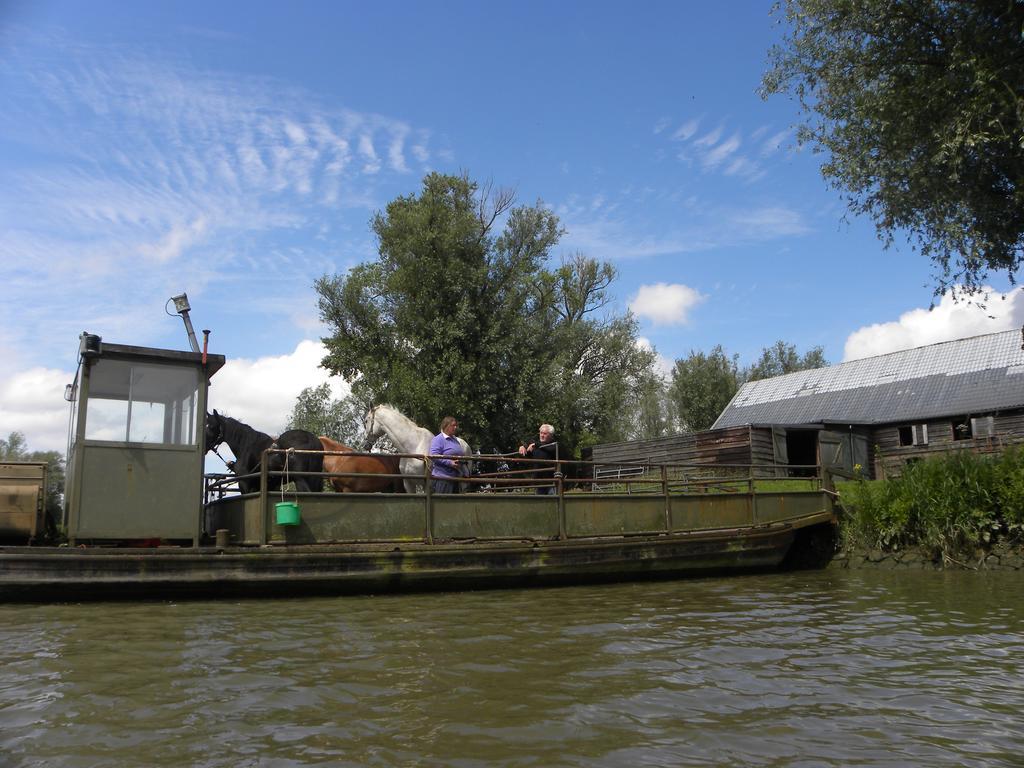 ホテル De Brabantse Biesbosch Werkendam エクステリア 写真