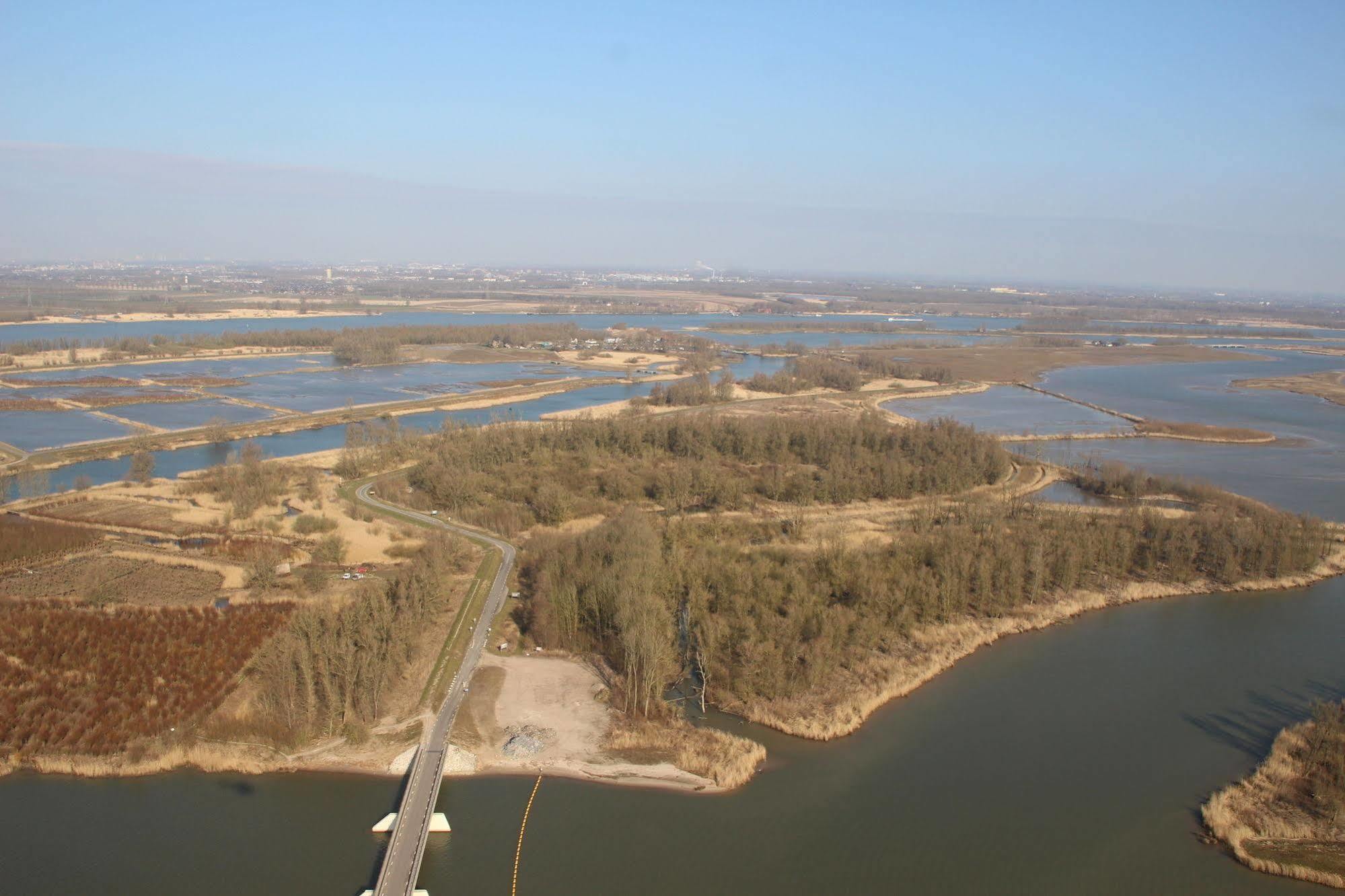ホテル De Brabantse Biesbosch Werkendam エクステリア 写真