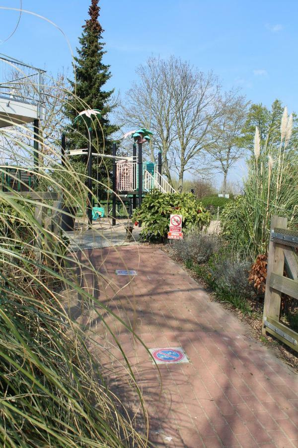 ホテル De Brabantse Biesbosch Werkendam エクステリア 写真
